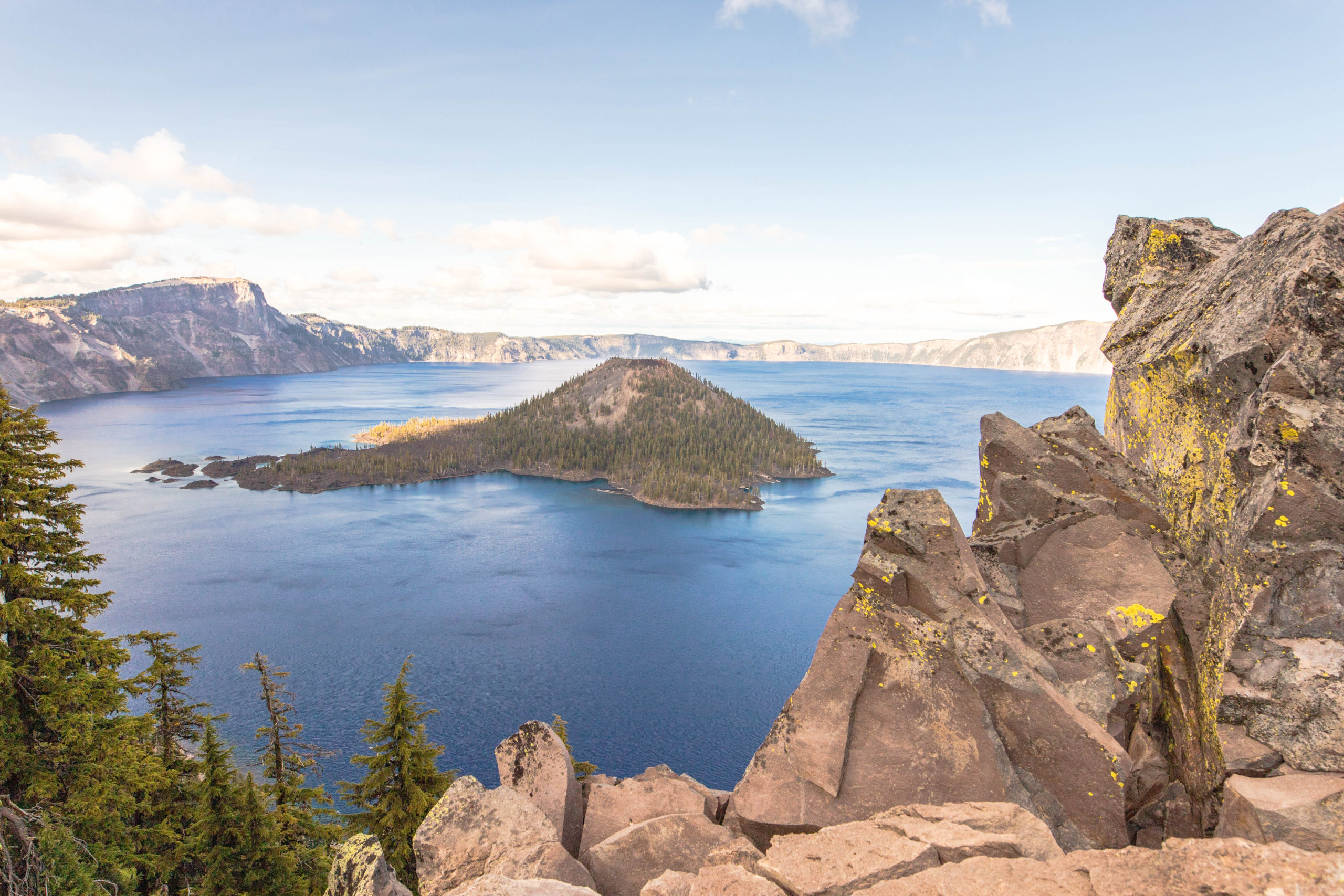 Crater Lake, lake with an island, best places to visit in Oregon