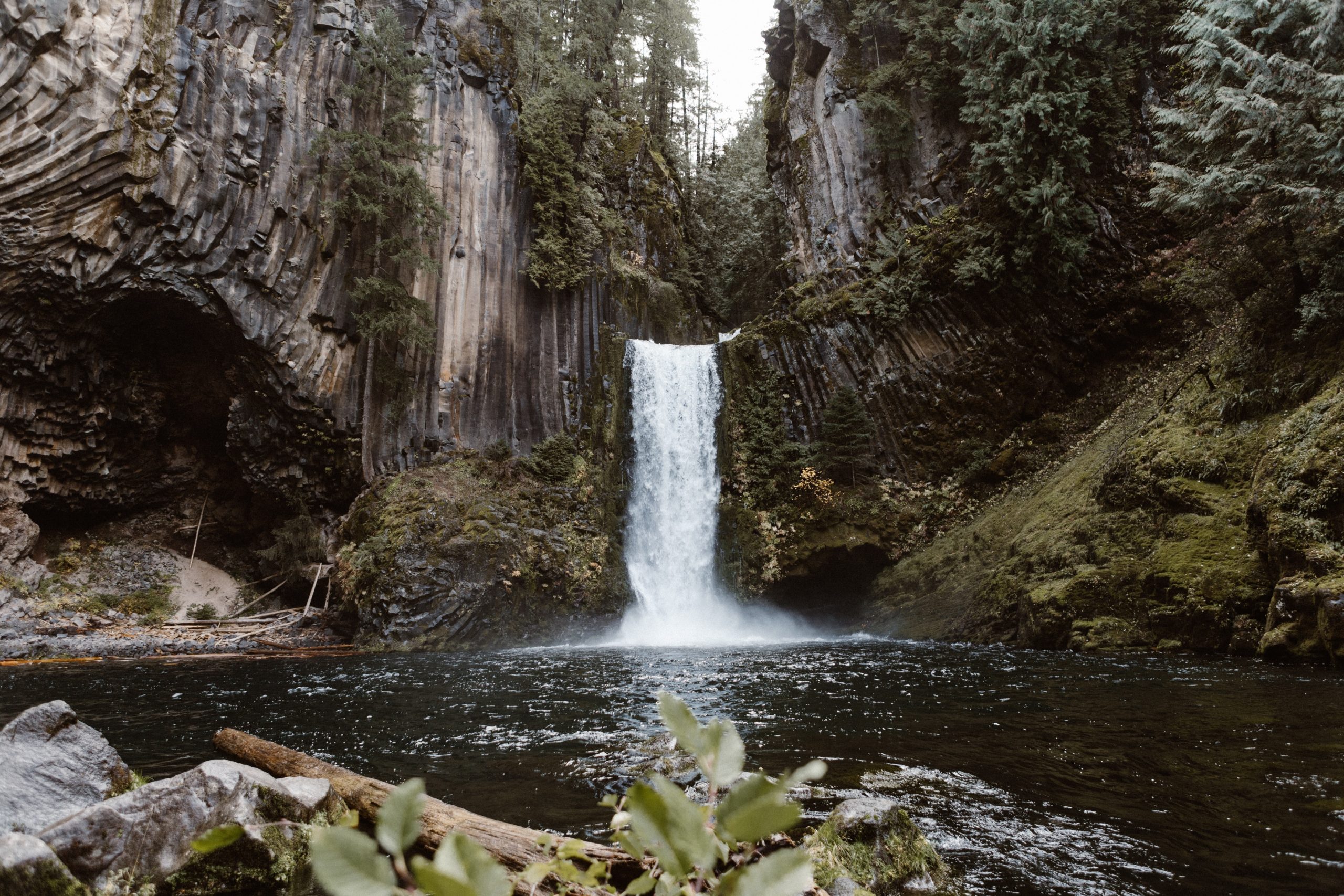 Toketee Falls, places to visit in Oregon, tall waterfall