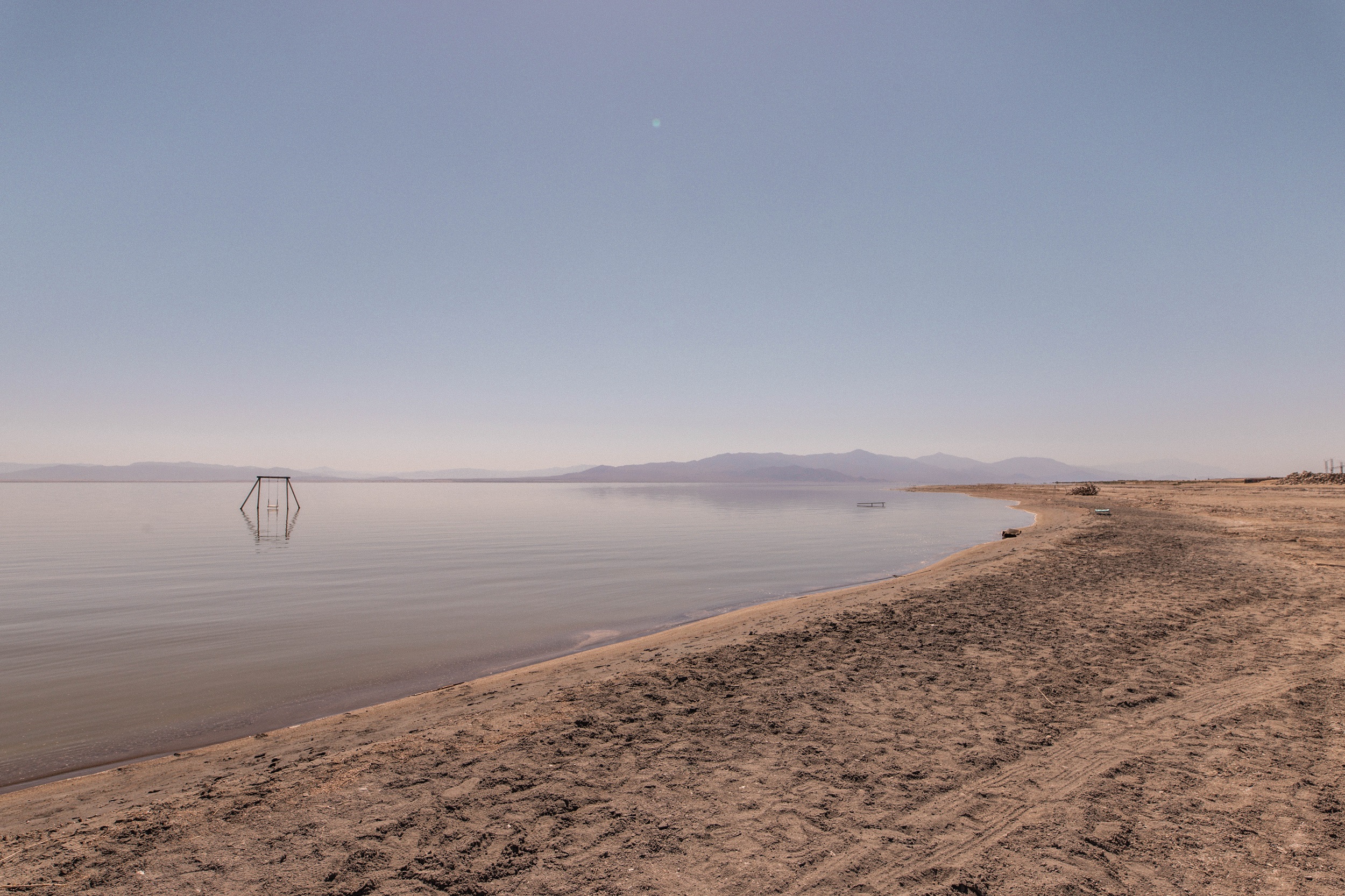 Salton Sea, swing on the water